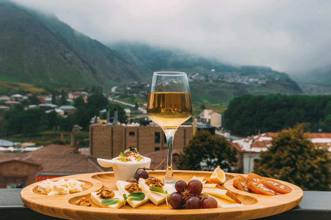 Mount Inn Kazbegi ภายนอก รูปภาพ